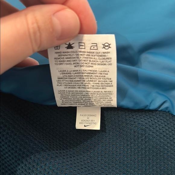 Nike Women’s Sportswear Dynamic Reveal Jacket - Picture 11 of 13